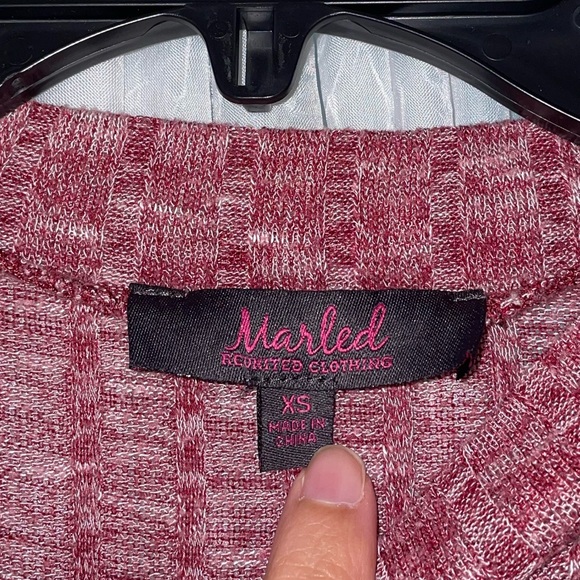 Long sleeve top with slits on the side - Picture 3 of 3